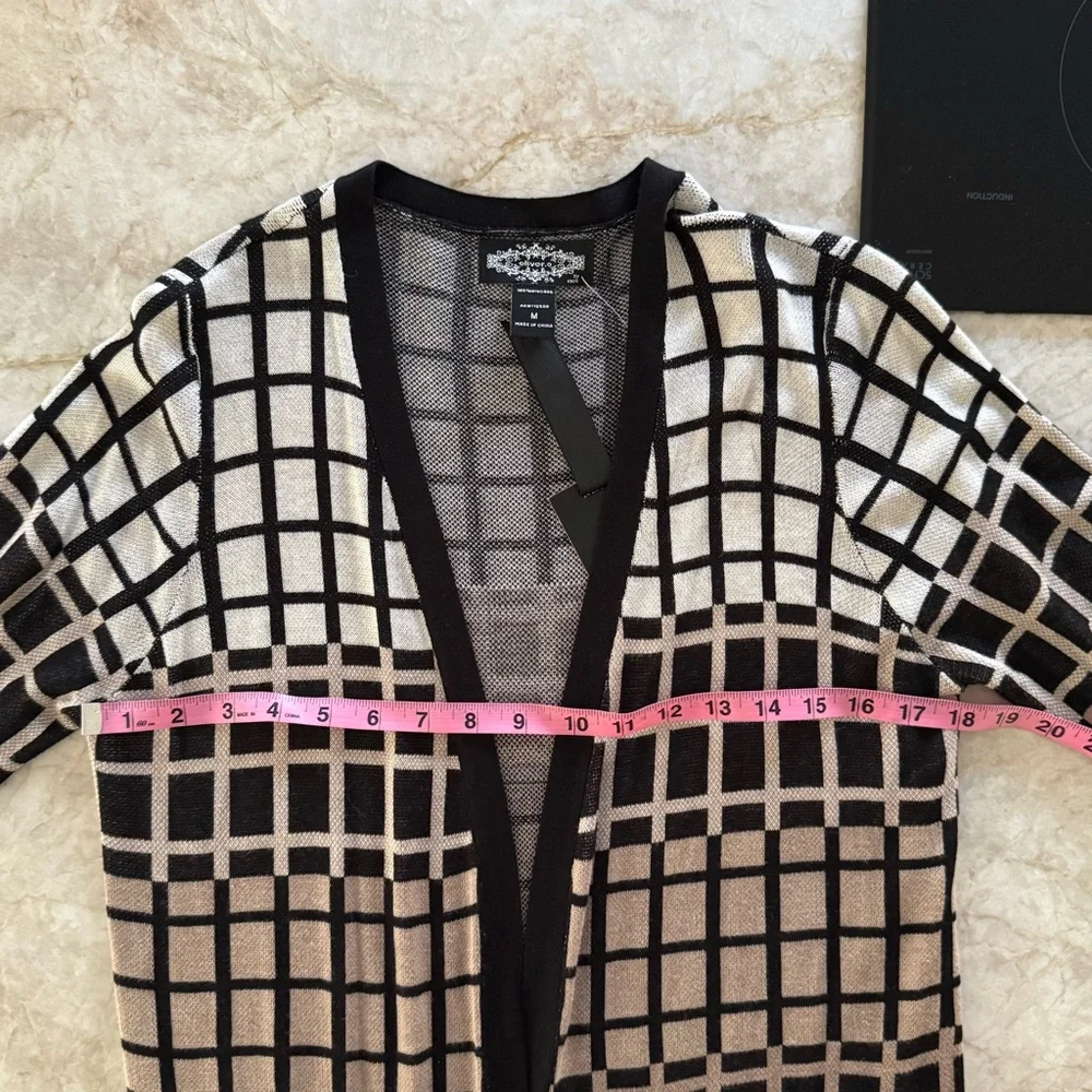 Elegant Black and Beige Grid Pattern Cardigan - Picture 5 of 7